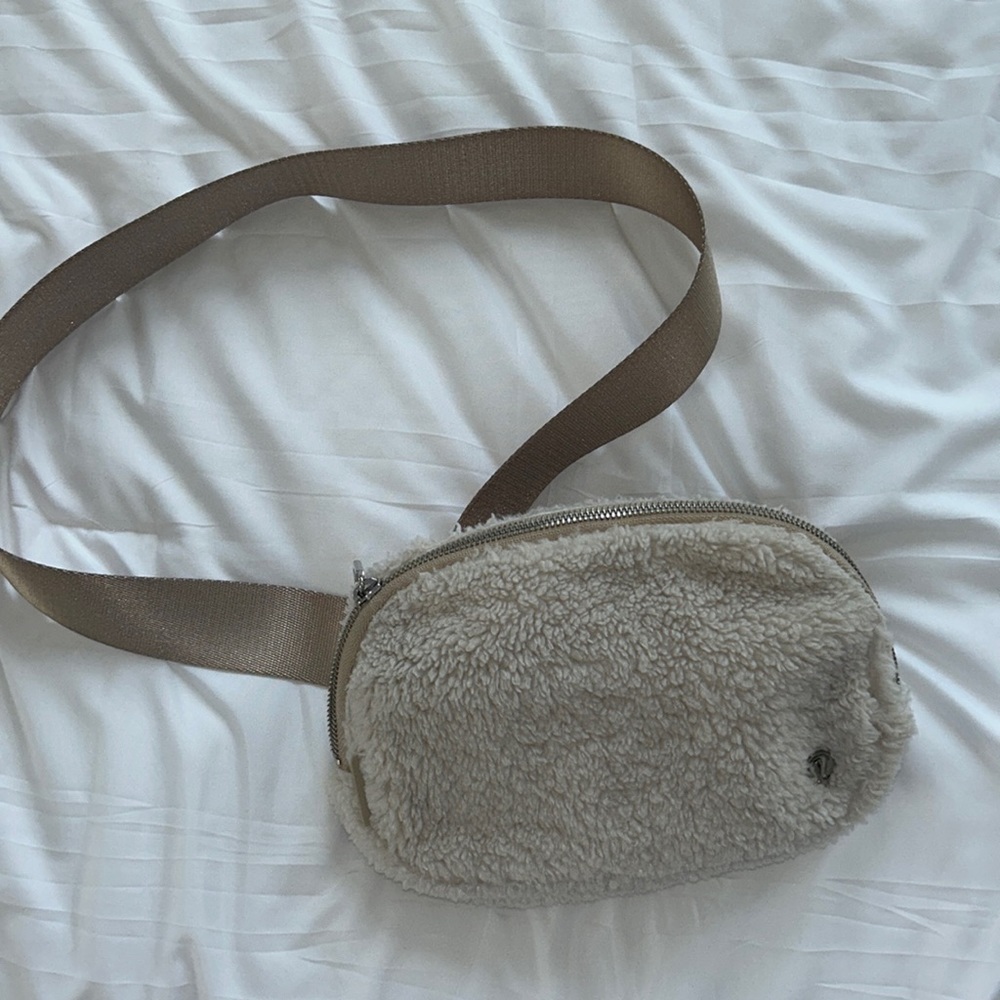 Lulu lemon belt bag